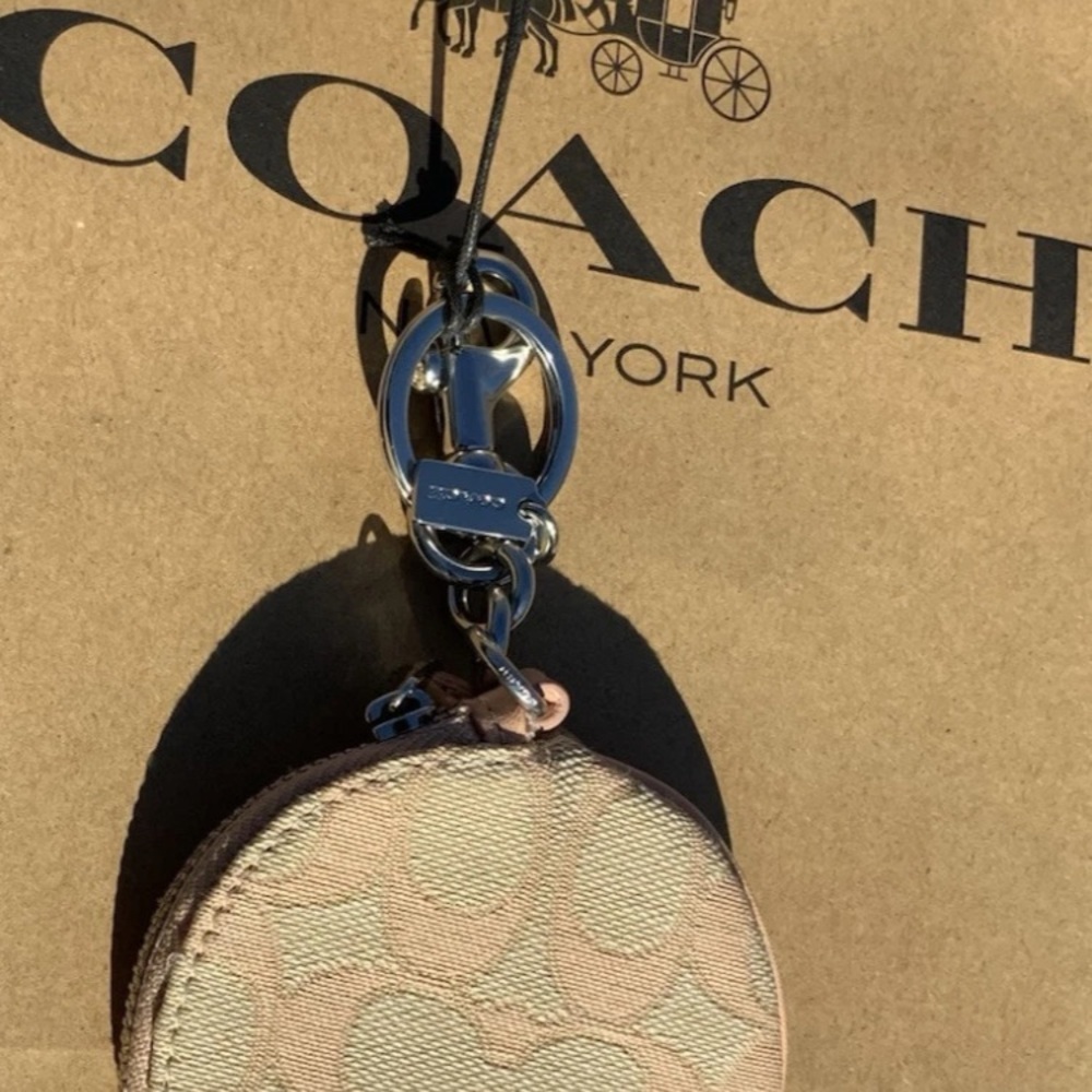 Coach Circular Coin Pouch In Signature Jacquard NWT - Picture 6 of 6